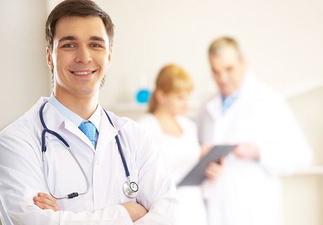 نلتزم بتقديم رعاية صحية آمنة وعادلة لكل أفراد المجتمع.